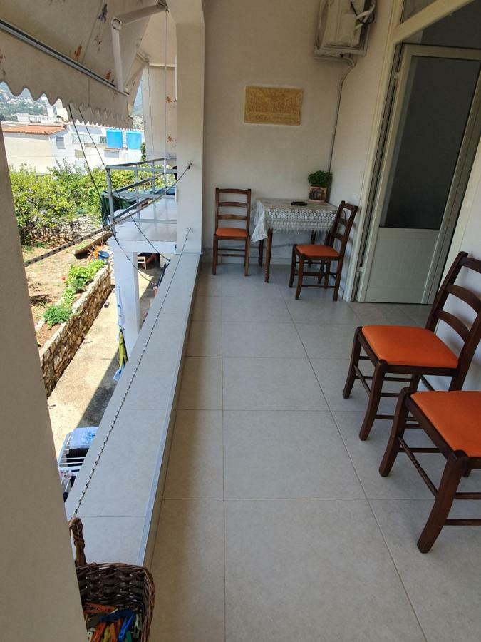 Aira Apartment Himare Ngoại thất bức ảnh